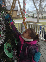 Village Elementary decorating the Village of Hilton Christmas tree 2014